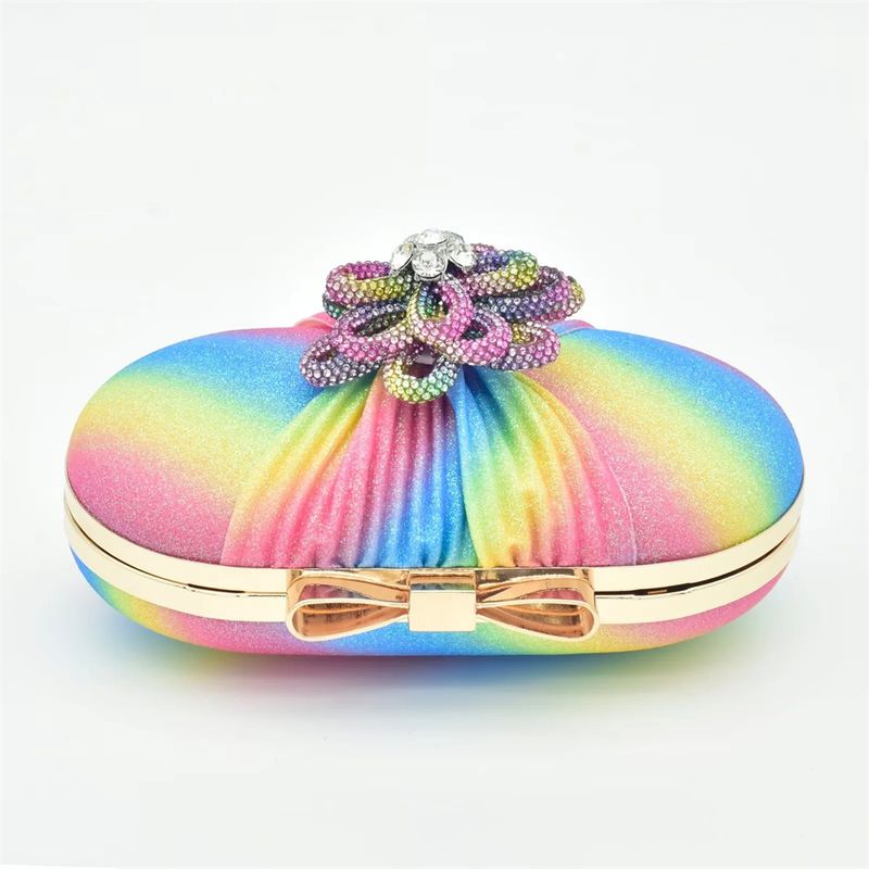 Sandali con tacco a spillo decorativi con applicazione tridimensionale con borsa da sera per banchetti con design alla moda dello stesso colore_voghion.com