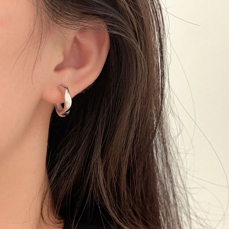 Orecchini pendenti Möbius irregolari in argento puro per donna - Design di nicchia, atmosfera lussuosa, versatili clip per orecchini_voghion.com