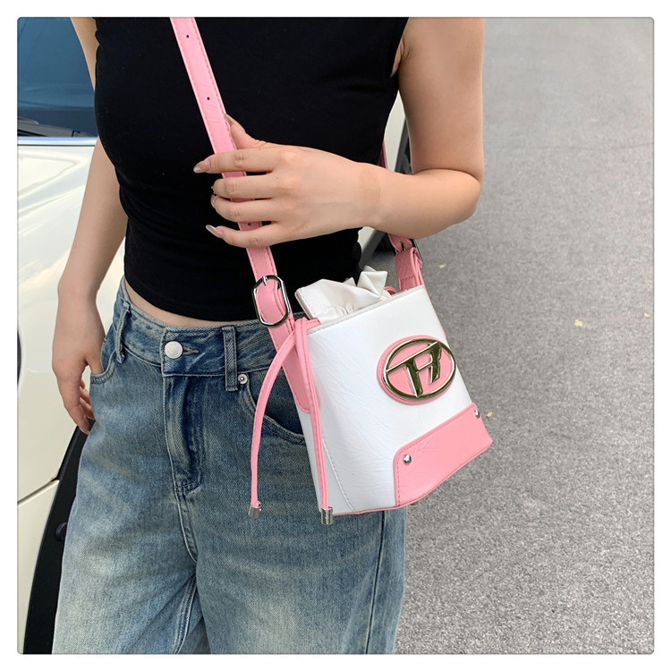Nuova borsa a tracolla singola estiva 2023, popolare borsa a contrasto di colore, tendenza femminile, borsa a tracolla alla moda, borsa a secchiello per l'acqua alla moda_voghion.com