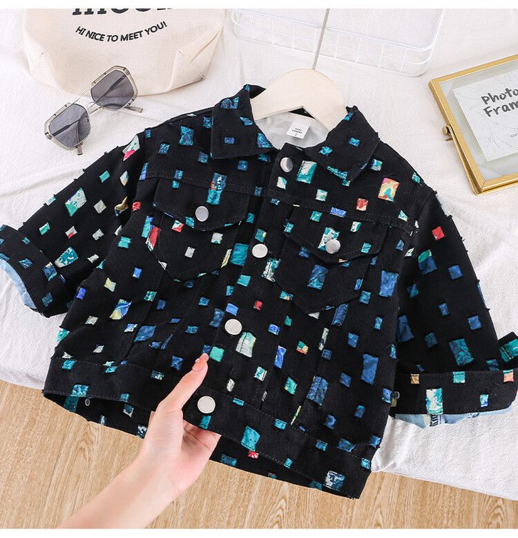 Giacca elegante e raffinata con fondo colorato ritagliato per mamma e bambini_voghion.com