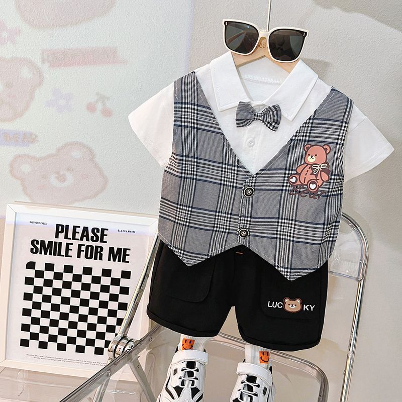Pojkkostym, pojkar, bebisar, trendiga kläder, barnsommarkläder, björnrutig väst, kortärmat tvådelat set_voghion.com