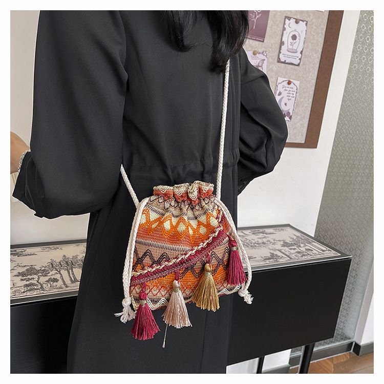 Borsa a secchiello da donna, stile etnico, borsa a tracolla con coulisse e nappa, borsa a secchiello da donna_voghion.com