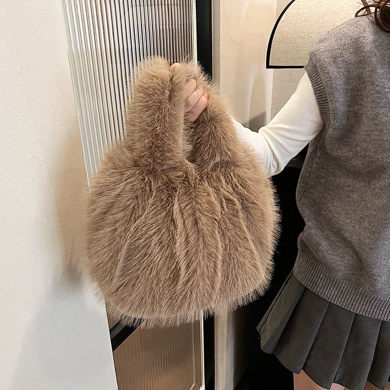Plush for women, large capacity 2024 new autumn and winter single shoulder handbag, popular plush commuting bag_voghion.com