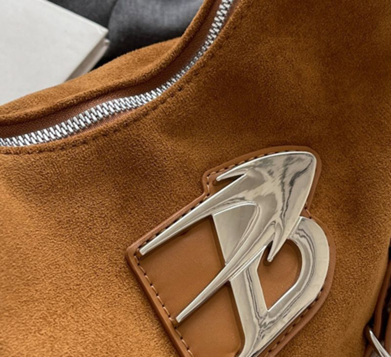 2023 neue Mode Wildleder Damen Mori süße Herbst und Winter kleine Freizeit Eimer Tasche einfache Umhängetasche_voghion.com