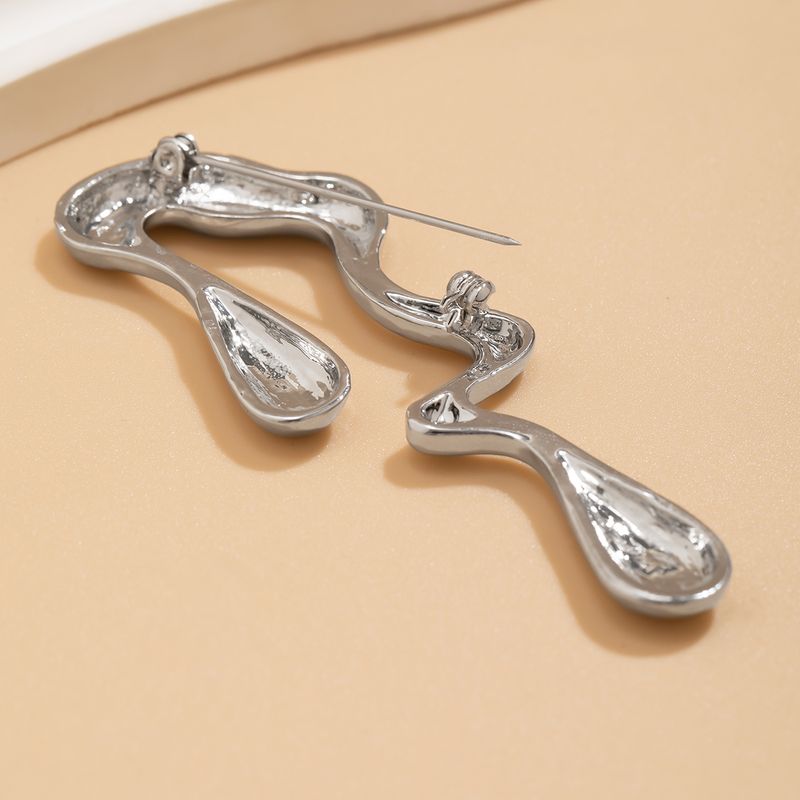 Kovová nepravidelná brož s kapkou vody, ženská, léto 2025, trendy osobnost, nikový design, smysl pro internet, temperament celebrit, pin_voghion.com