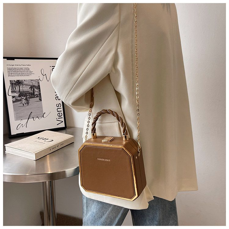 Borsa da donna: borsa a forma di scatola alla moda, semplice, versatile, Celebrity 2023 Nuova borsa a tracolla a catena squisita per donna_voghion.com