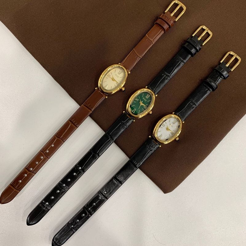 Orologio da donna IEKE ovale romano con quadrante piccolo in madreperla, in vera pelle, raffinato_voghion.com