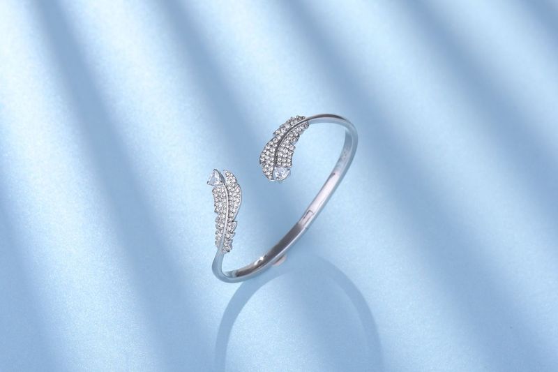 Mit Kristallelementen Federarmband für Frauen Volldiamant Licht Luxus Offenes Armband High-End-Feeling_voghion.com