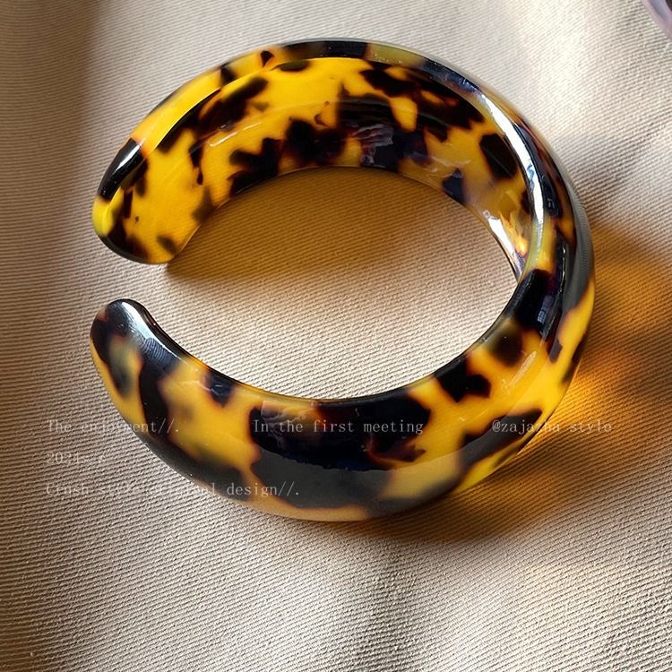 Retro Leopard Arylic Bangles Wholesale_voghion.com