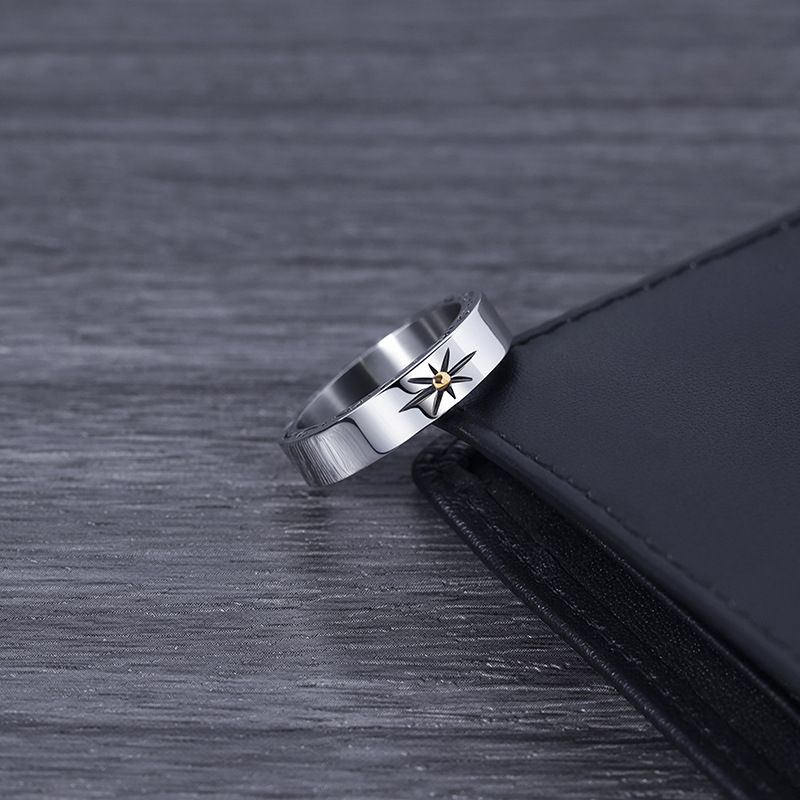 Anello da uomo in acciaio al titanio con stella - Gioiello in acciaio inossidabile con finitura lucida e design geometrico - Taglie dalla 7 alla 11_voghion.com