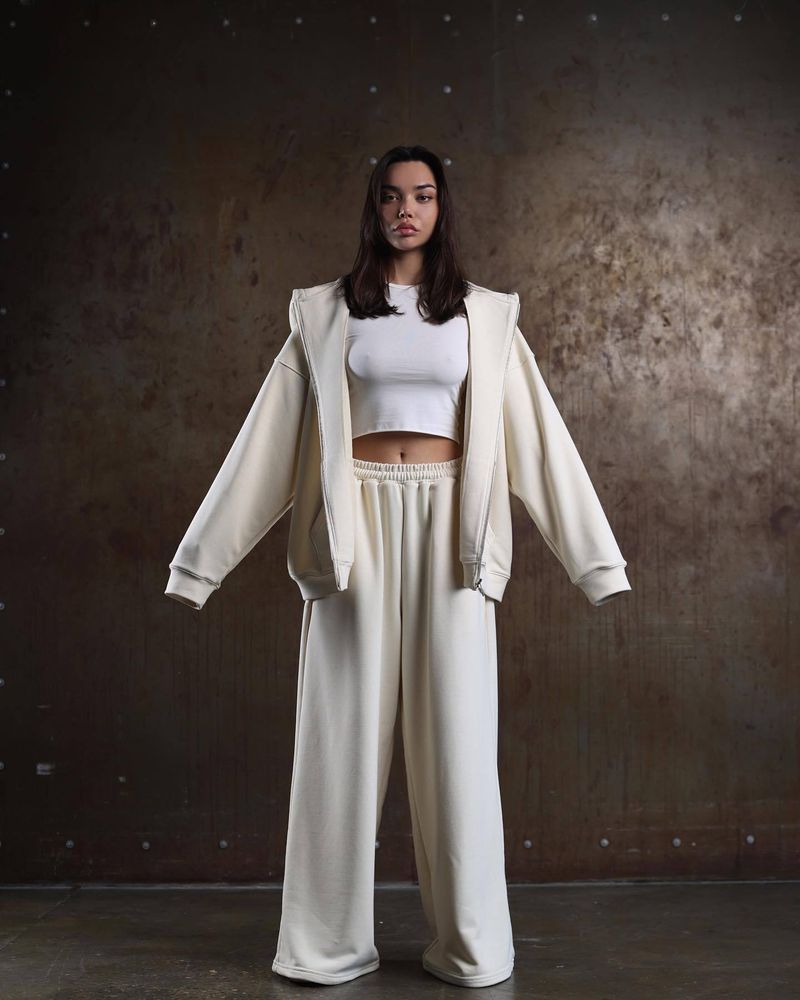 "Women's Hooded Sweatshirt & Jogger Pants Set – Trendy Streetwear In Soft Pastel Colors (S/M/L/XL)"_voghion.com