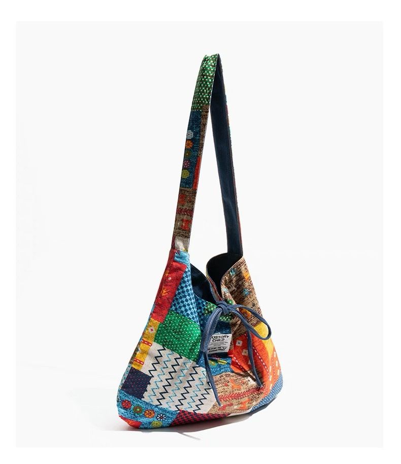 Borsa a tracolla etnica in denim bohémien, in tela bifacciale, patchwork vintage originale nepalese per donna_voghion.com