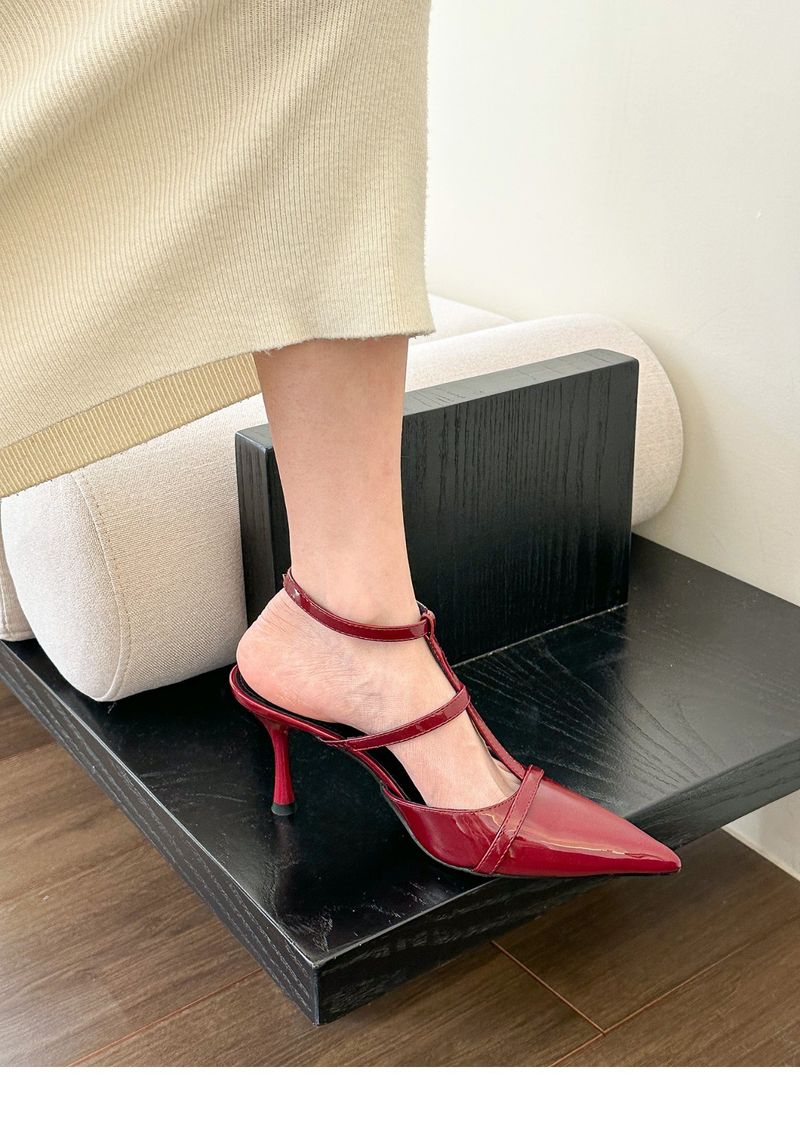 Talons hauts pointus noirs bordeaux pour femmes avec bretelles en forme de T et sandales à air arrière_voghion.com