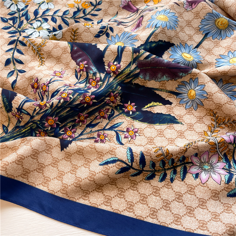 Fashion Daisy Scarf, Flower Print Scarf, Twill Silk Square Scarf, 90x90cm Shawl, Sun Protection, Travel Headband_voghion.com