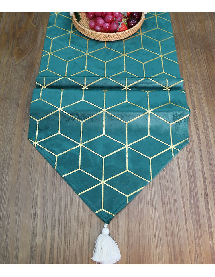 Nordischer minimalistischer Tischläufer aus Samt mit geometrischem Golddruck – elegantes Dekor für Ess- und Couchtische im Wohnzimmer_voghion.com