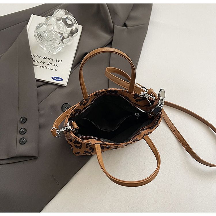 Advanced niche autumn/winter 2024 new trend leopard print crossbody for women, hand-held work bucket bag_voghion.com
