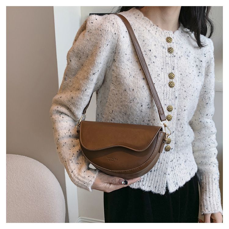 This year's fashionable solid color texture single shoulder crossbody for women's 2024 new versatile Instagram popular_voghion.com