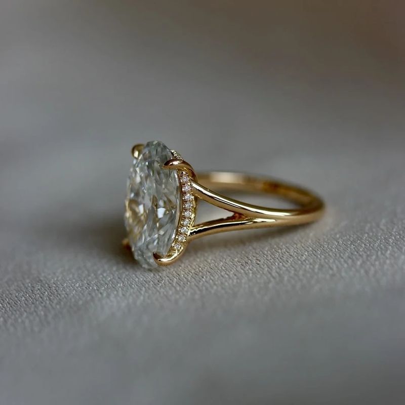 Hochwertiger, vielseitiger, eleganter, funkelnder ovaler, minimalistischer Stil-Zeigefingerring im Taubenei-Stil_voghion.com