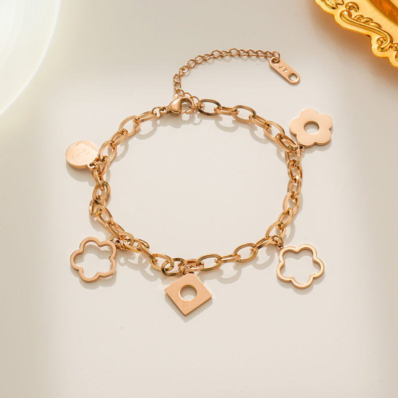 Modisches koreanisches Titan-Blumen-Armband, süßes Edelstahl-Anhängerarmband für Mädchen_voghion.com