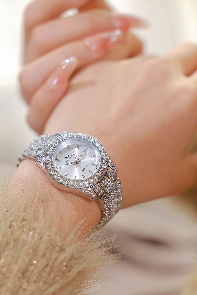 New light luxury ladies aqua ghost fashion temperament small square diamond calendar watch_voghion.com