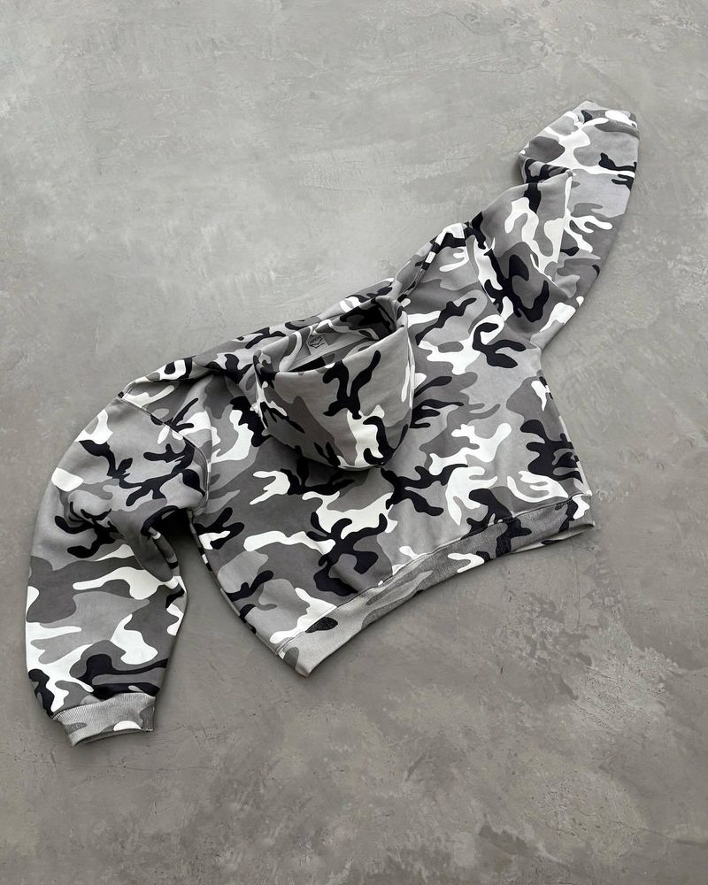 "Urban Camouflage Sweatsuit – Oversized Hoodie & Joggingbroek Set met Digitale Print (Unisex)"_voghion.com