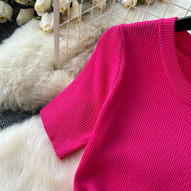 Gonna in maglia di media lunghezza, aderente, con scollo rotondo, maniche corte, sexy, con paillettes e spacco in vita_voghion.com