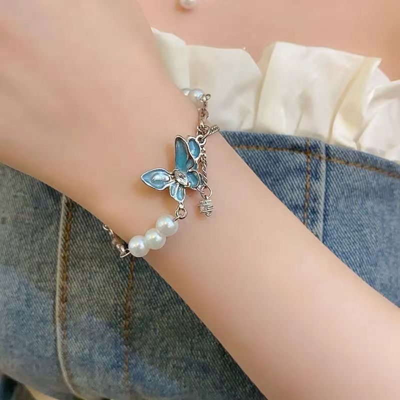 Sött och coolt, coolt, känsla, blått fjärils-pärlhalsband, kvinnlig nischdesign, sensa, nyckelbenskedja, högt temperamentshalsband, kedja, tidvatten_voghion.com