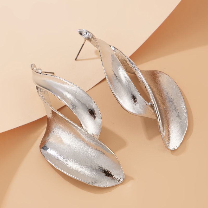 Personality metal geometric texture hollow earrings female irregular twisted glossy earrings earrings_voghion.com
