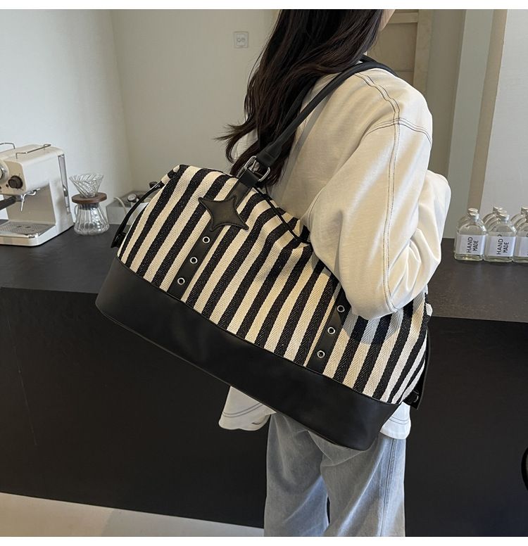 Borsa da viaggio leggera a righe alla moda da donna, grande capacità, borsa per il tempo libero, yoga e fitness, spessa e resistente, borsa da viaggio con una sola spalla_voghion.com