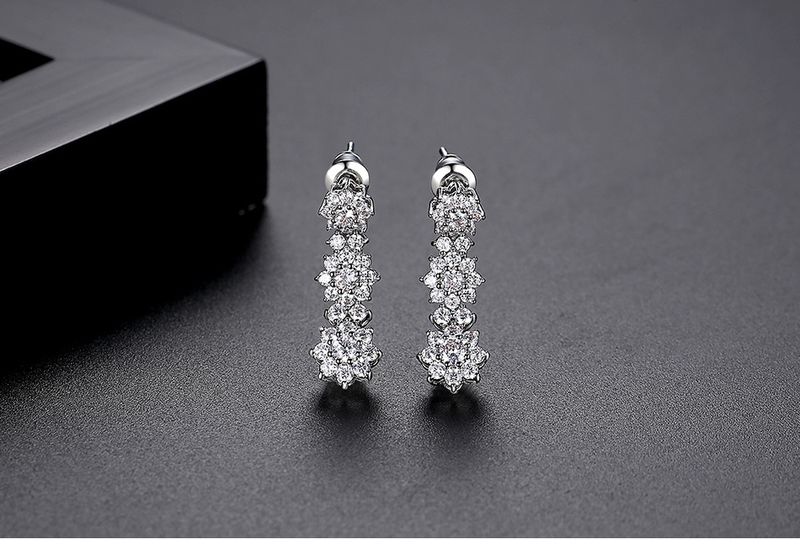 Damenschmuck-Set mit floraler Halskette und Ohrringen und Zirkonia, handgefertigte Kupferlegierung, elegantes Brautgeschenk für Hochzeitsfeiern_voghion.com