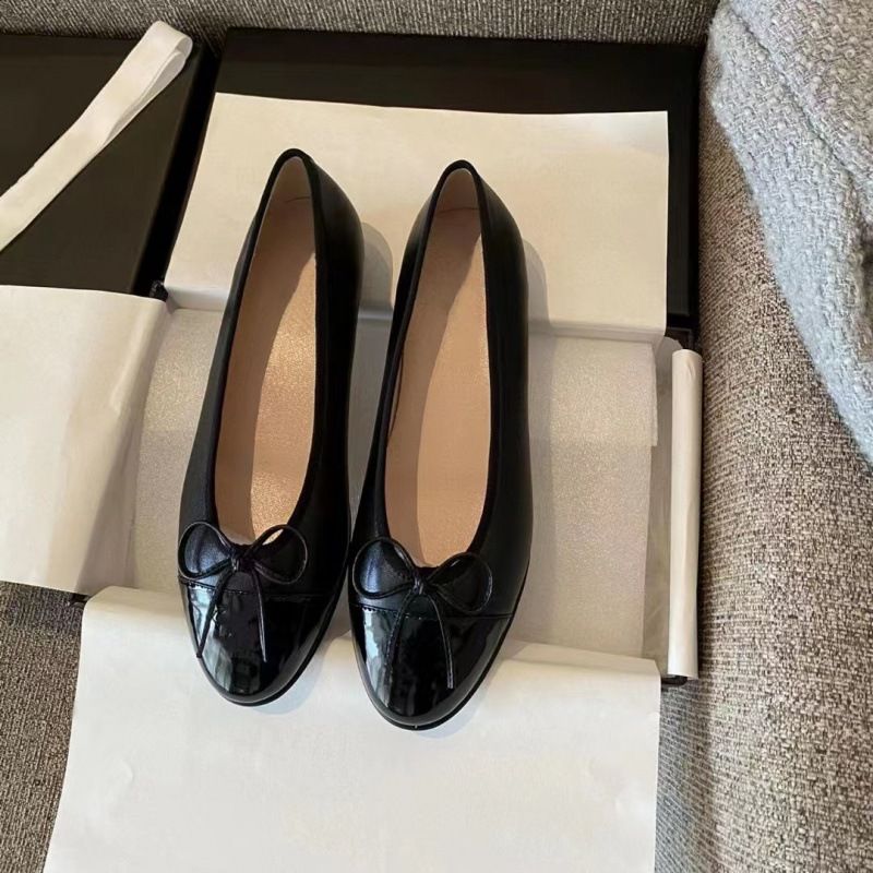 Xiaoxiangfeng Ballett-Schleife mit Farbblockierung, flache, vielseitige Faulenzer für Damen mit leichtem Mund, Slipper mit einem Fuß_voghion.com