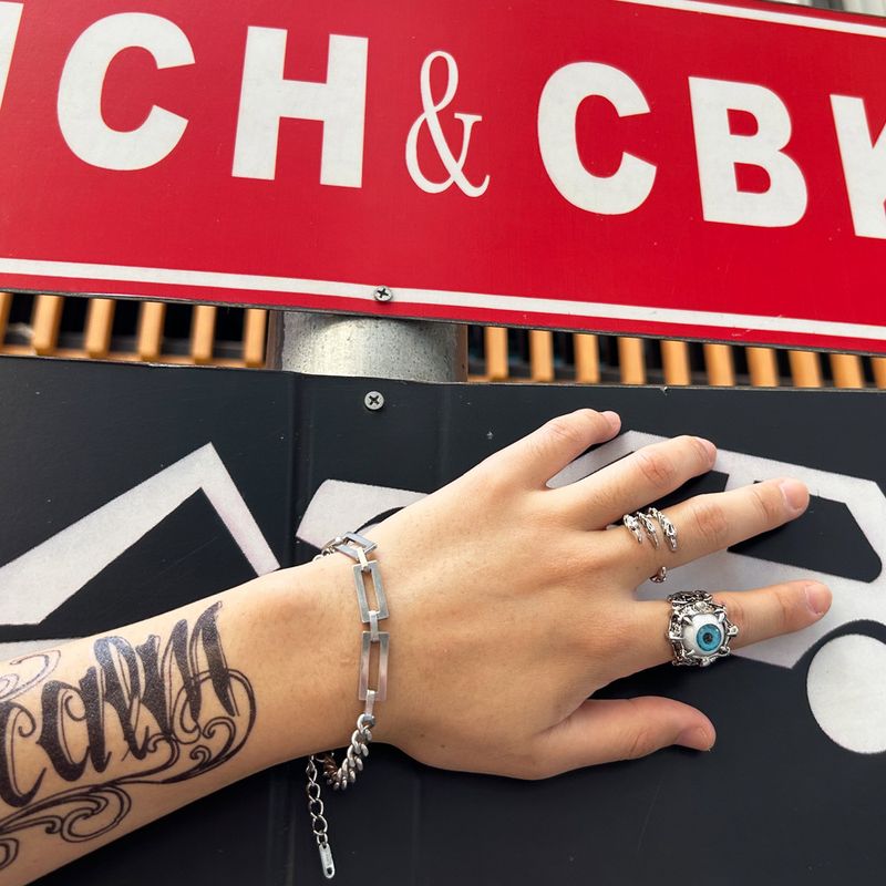 Bracciale da uomo con osso di drago, con catena cubana a maglie in acciaio inossidabile e titanio, accessorio di moda alla moda_voghion.com