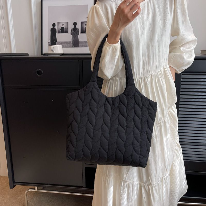 Große weiche Schulter-Seitentasche für Frauen 2023 Frühlingstrend Modedesign Tuch Hand weibliche Handtaschen Tragetaschen_voghion.com
