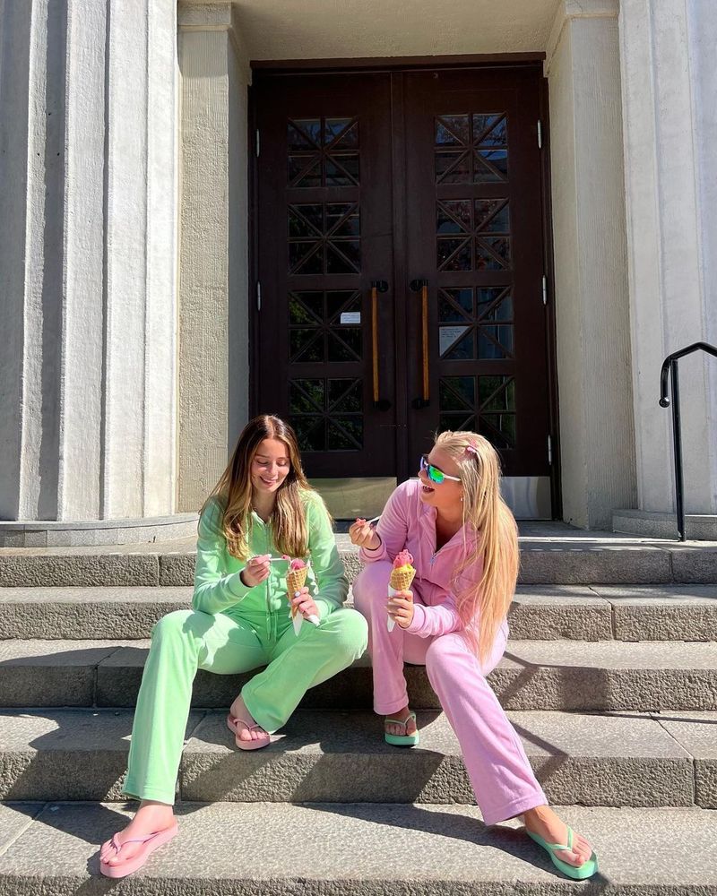 Samt-Trainingsanzug-Set für Damen – Jogginghose aus weichem Polyester und langärmliges Oberteil für Freizeitkleidung, Fitnessstudio, Lounge, Reisen – Schwarz/Hellblau/Pink/Rosa_voghion.com