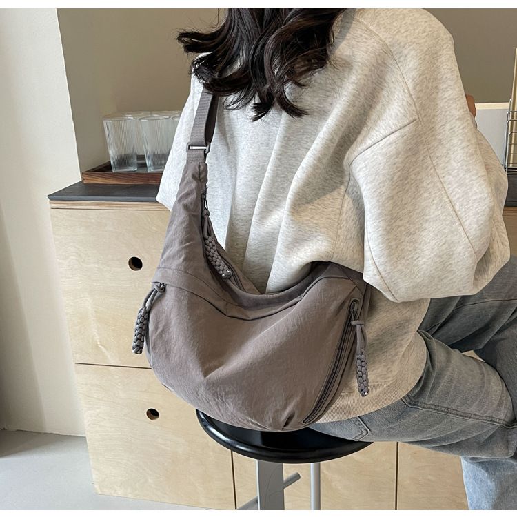 Borsa a tracolla da donna in tessuto di nylon, nuova borsa estiva, grande capacità, versatile, design di nicchia, tracolla singola, stile gnocco_voghion.com