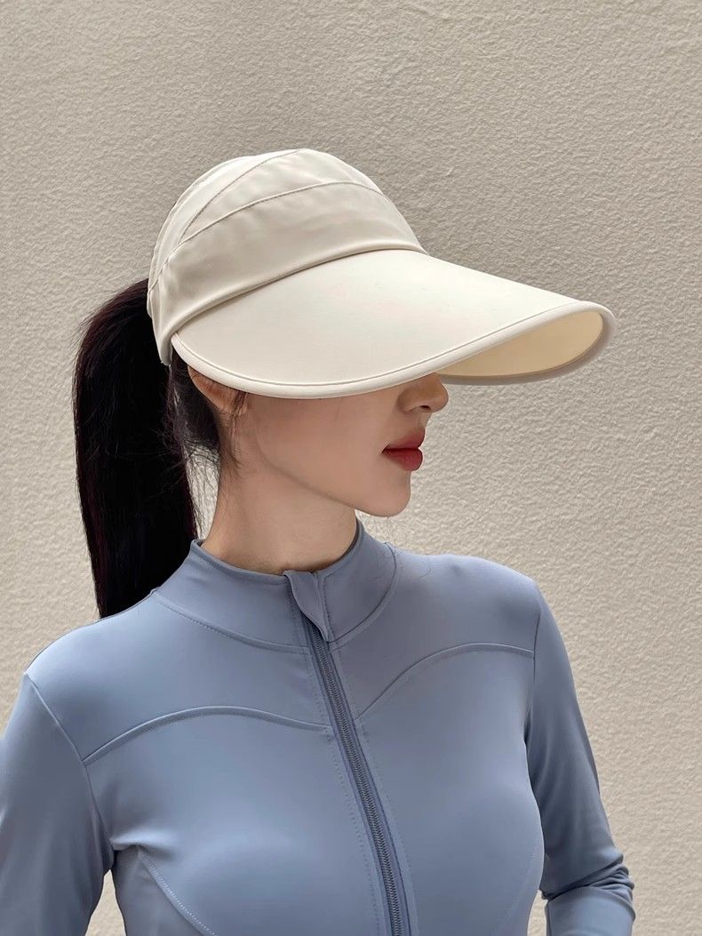 Cappello da sole per esterni in seta ghiacciata, con coda di cavallo alta e a mezza altezza, con viso piccolo e tesa larga, sensazione di freschezza_voghion.com
