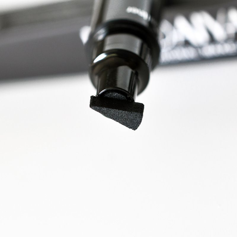 HANDAIYAN Han Daiyan eye-liner noir à double extrémité en forme de triangle maquillage chaud_voghion.com