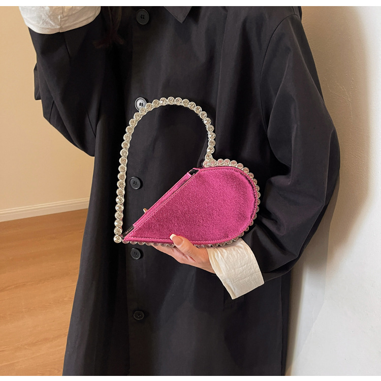 2024 New Explosive Handheld Heart-shaped Bezel Strust Diamond Evening Gift Bag Fashion Fashion Women's Handbag_voghion.com