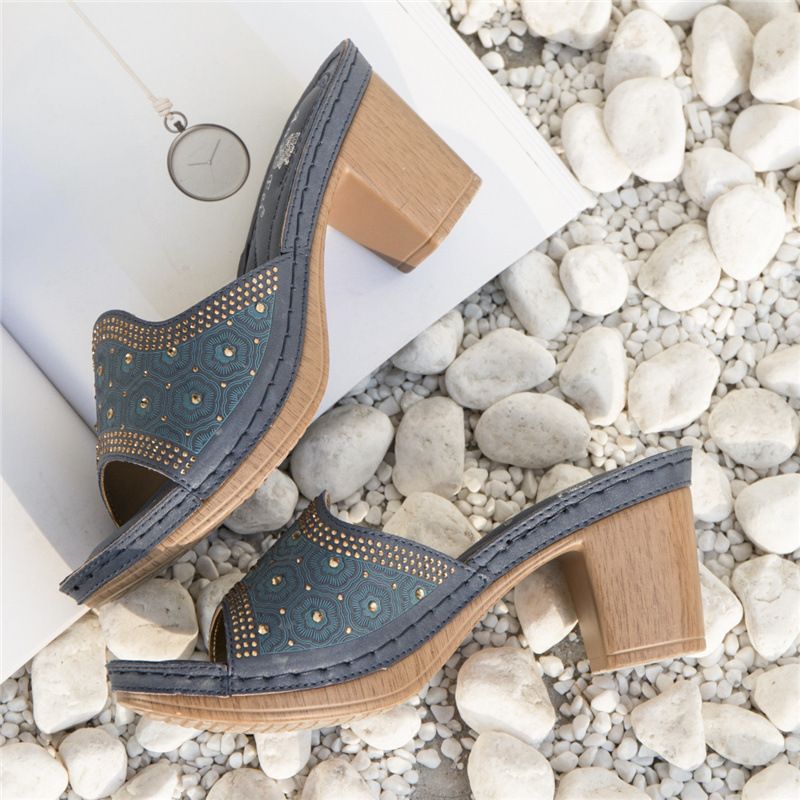 2022 Neue Sommersandalen für Damen im ethnischen Stil mit Wasserdiamant-Nähten, dicke High Heels, große bequeme Hausschuhe_voghion.com