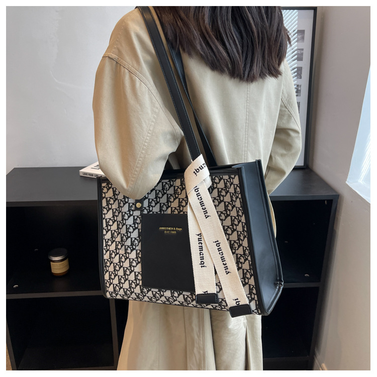 Große Kapazitätstasche für Frauen 2023 neue einfache lässige Umhängetasche Mode Raute Retro-Tasche Handheld-Einkaufstasche für Frauen_voghion.com