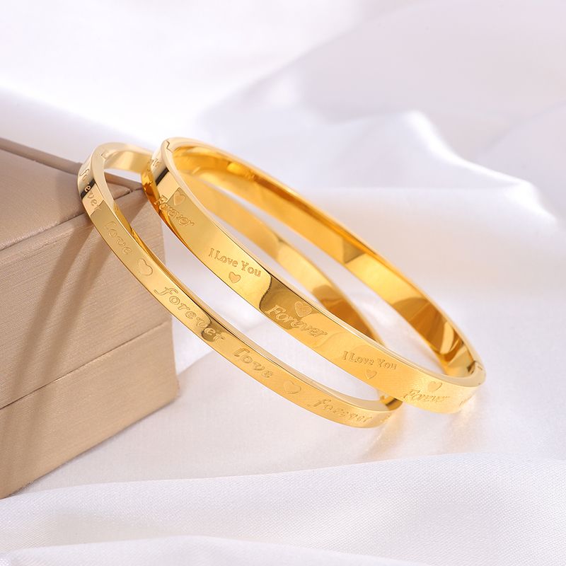 Bracelet en acier titane couleur unie en forme de cœur avec lettres décontractées en vrac_voghion.com