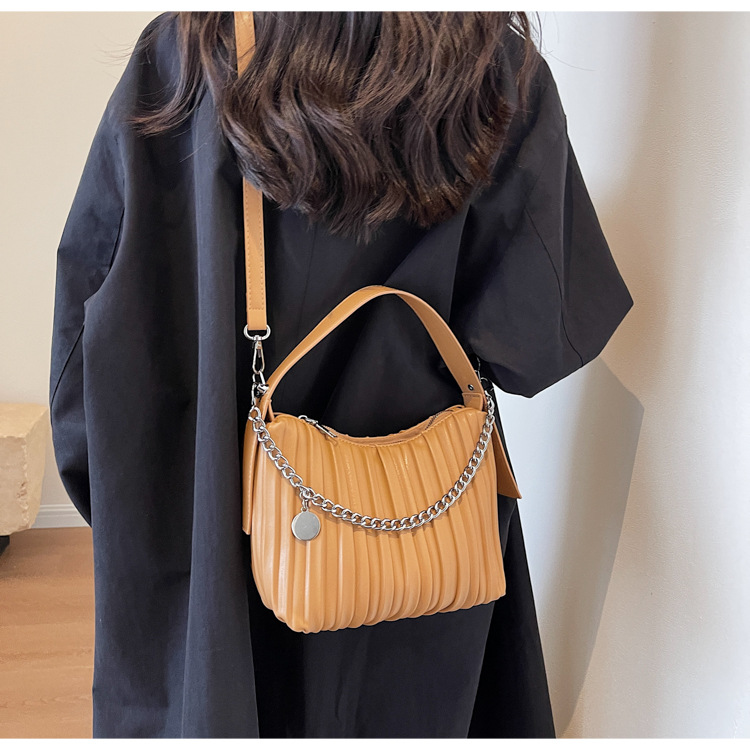 Niche Design Bags 2023 New Fashion Trendy Hand Bag Summer High-level Sense of folds explosive cross-body bucket bag_voghion.com