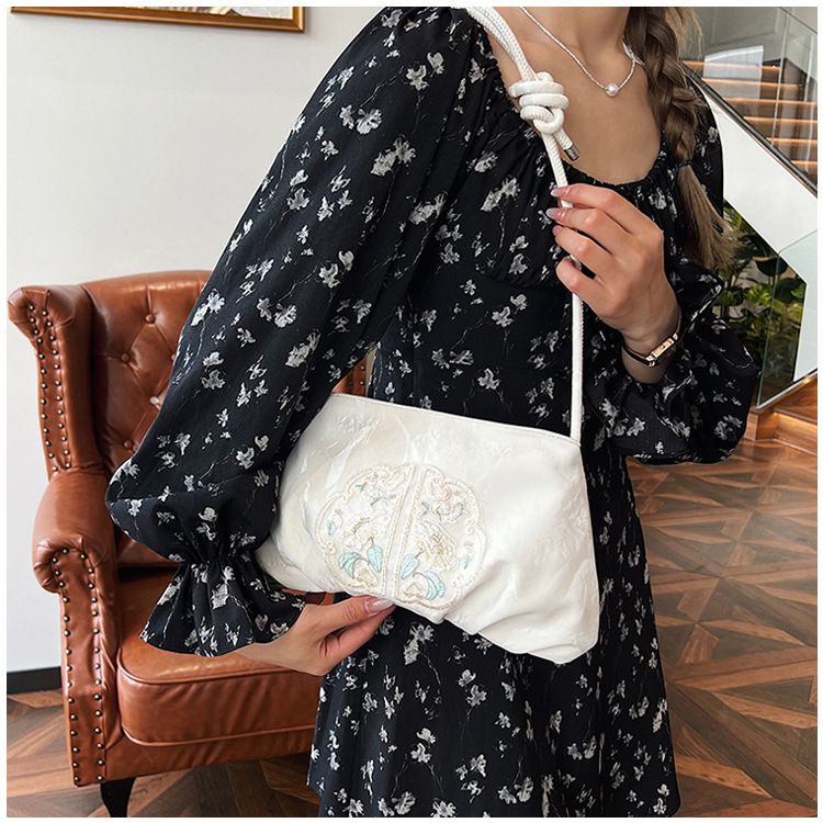 New Chinese fashionable small for women 2024 new summer style versatile work commuting shoulder crossbody bag_voghion.com