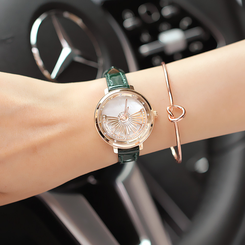 Elegante cintura rotante in vera pelle a forma di ventaglio con diamanti intarsiati, polso impermeabile al quarzo, da donna_voghion.com