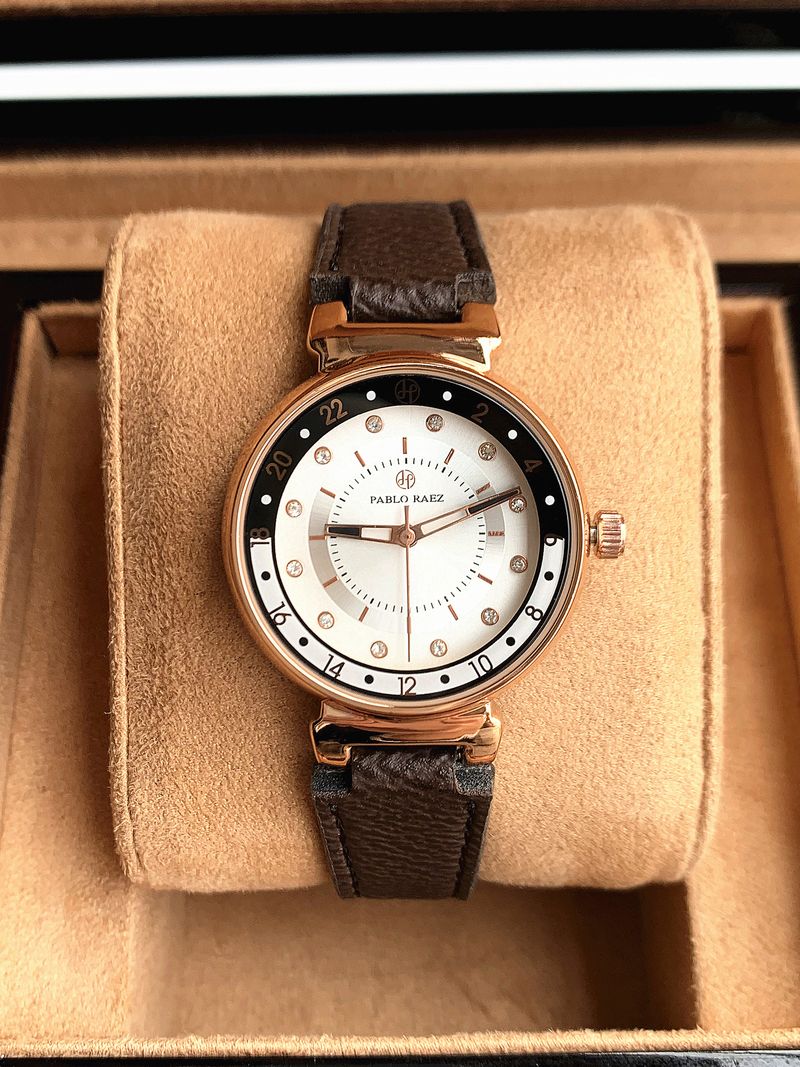 Retro Stil Personalisierte frauen Uhr Casual Braun Gürtel Quarzuhr Strass Mode Temperament Student Kostenloser Versand_voghion.com