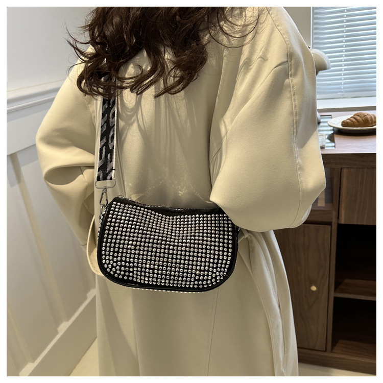 Donna alla moda con semplici strass intarsiati, borsa a tracolla alla moda a spalla singola, borsa di tendenza da discoteca,_voghion.com