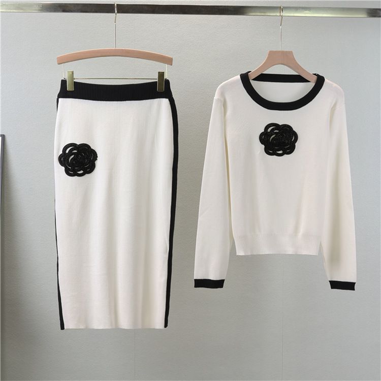 Vêtements pour femmes nouveau costume en tricot camélia haut col rond tempérament à la mode pour femmes avec jupe de hanche de couleur contrastante_voghion.com