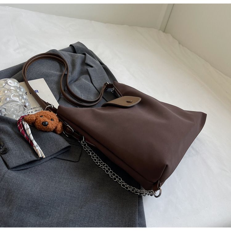 This year's popular large capacity spliced multifunctional shoulder bag 2024 trend three types of back method chain_voghion.com