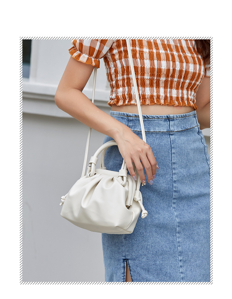 Guangzhou frauen Tasche Gefaltet Tragbare Cloud Tasche 2023 Sommer Neue Mode Einfache Vielseitig Eine Schulter Diagonal Clip Tasche_voghion.com