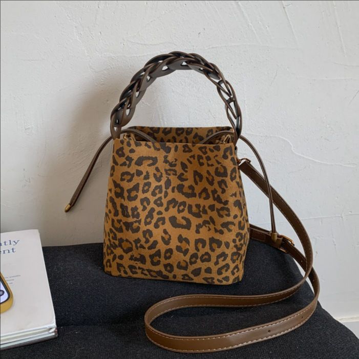 Borsa a tracolla singola in pelle scamosciata da donna coreana, autunno inverno 2025, nuova moda di fascia alta_voghion.com